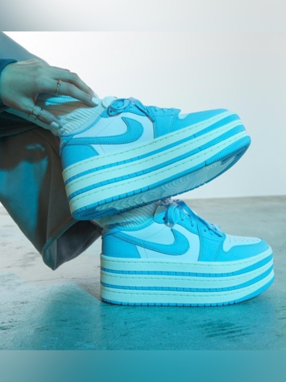 Nike Air Jordan 1 Women's Triple Stack sneakers - Picture 3 of 16